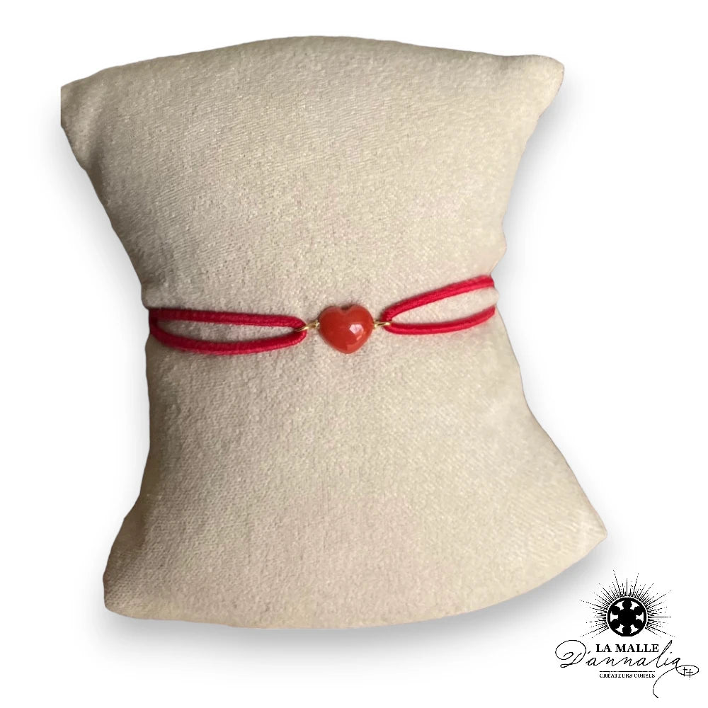 Bracelet-corail-dore-acier-inoxydable-fil-rouge-coeur-lamalledannalia