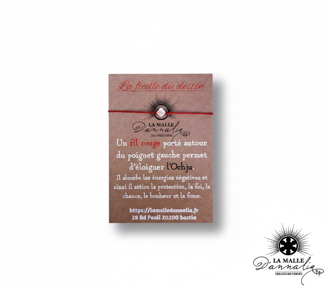 Carte bracelet fil rouge avec perle trèfle et texte "La ficelle du destin" sur l'Ochju lamalledannalia