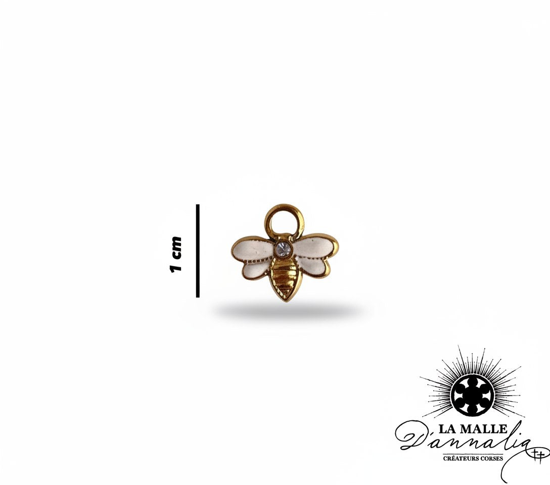 Breloque abeille dorée et émail blanc avec strass central de lamalledannalia