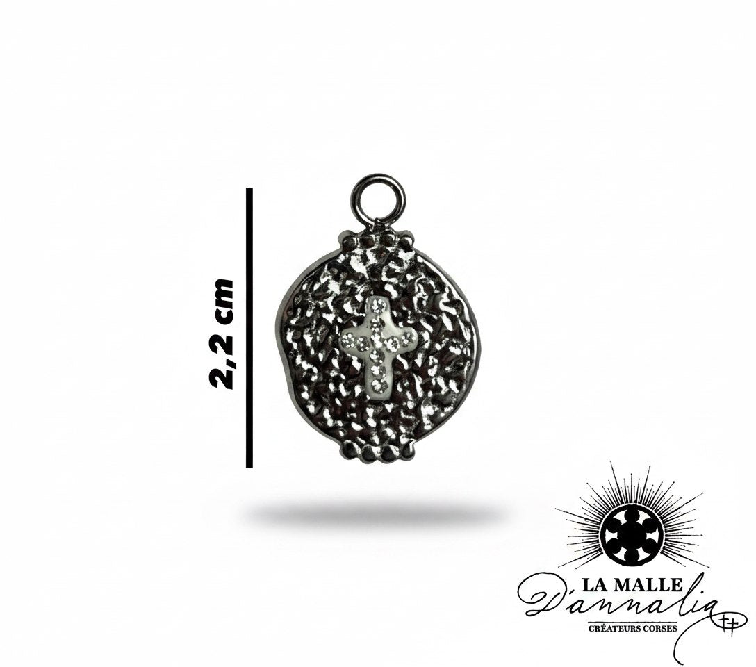 pendentif médaille ronde métal foncé croix argentée strass 2,2cm bijou La Malle d'Annalia