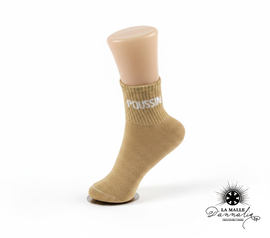 Chaussettes pailletées enfant beige avec message POUSSIN blanc brodé sur la cheville lamalledannalia