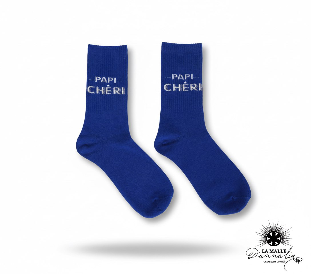 Chaussettes bleues côtelées avec message PAPI CHÉRI en blanc lamalledannalia