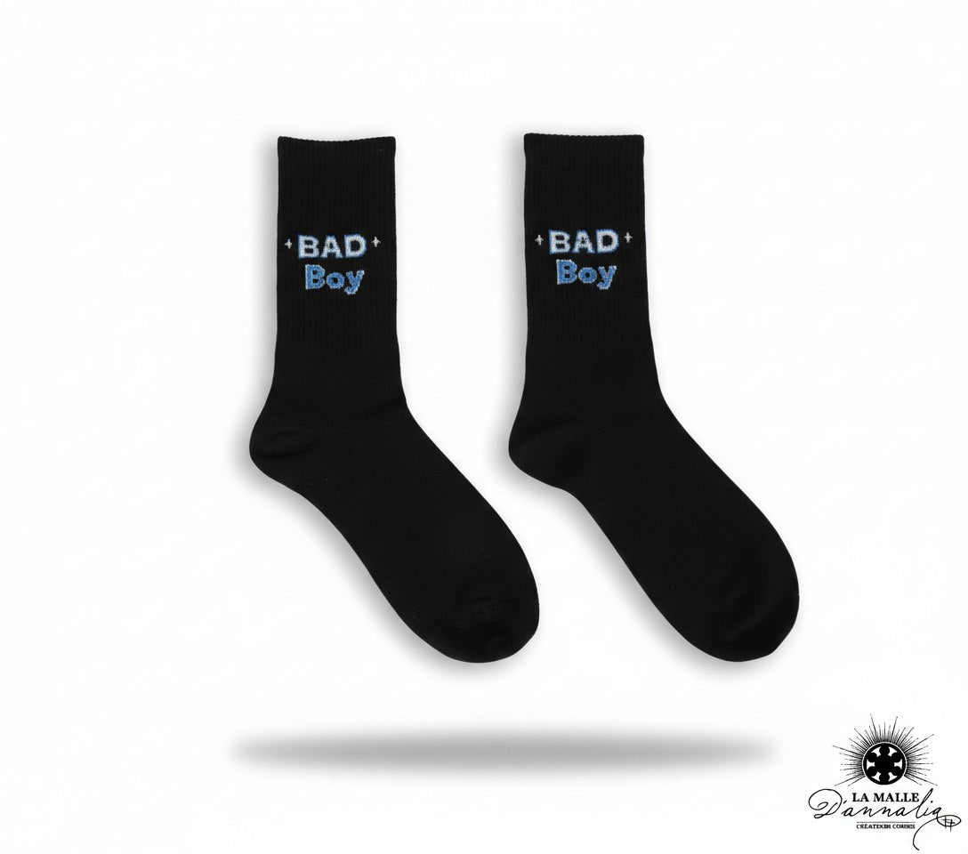Paire de chaussettes noires avec message brodé bleu "BAD BOY" lamalledannalia