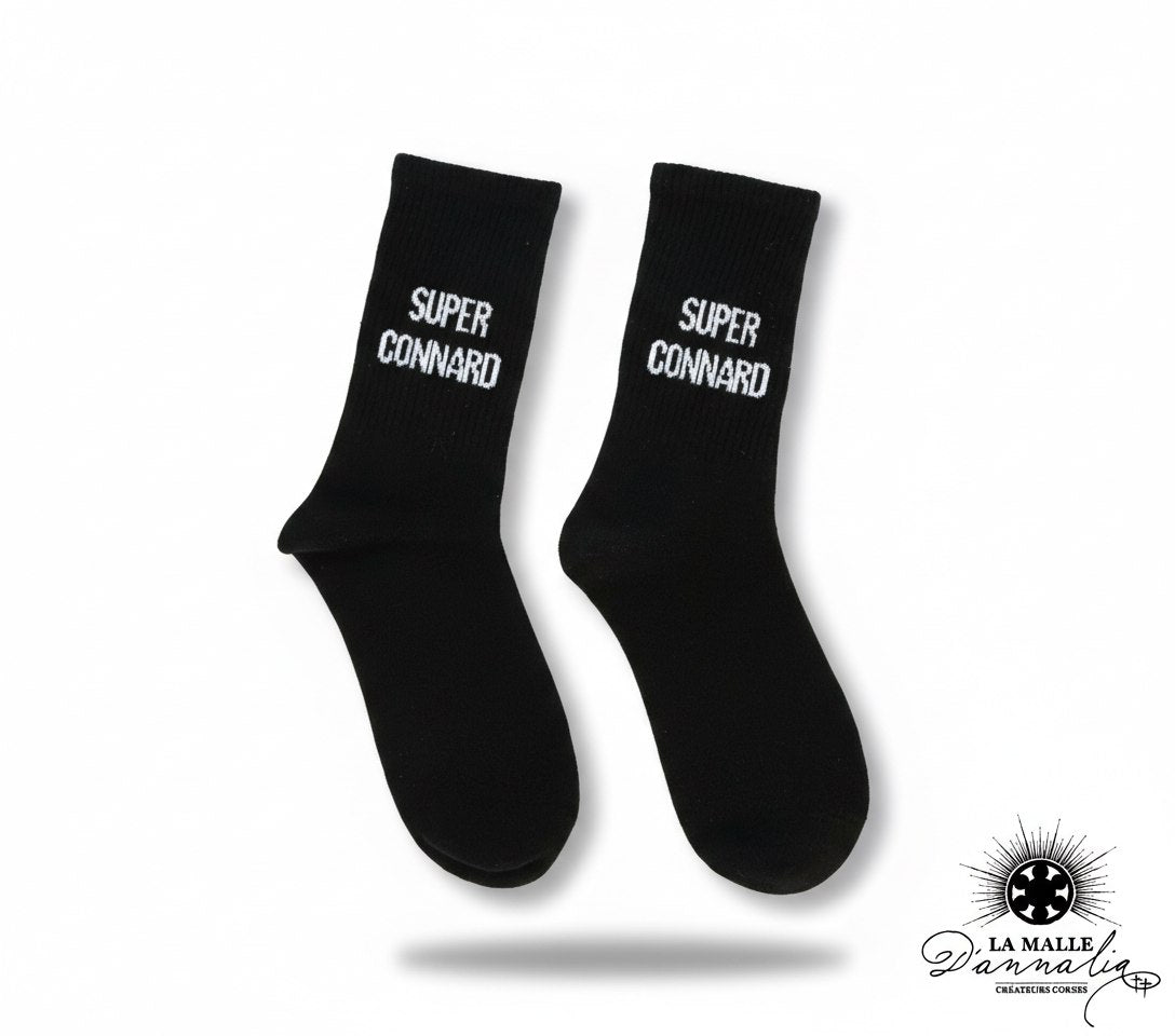 Chaussettes noires hautes avec message blanc "SUPER CONNARD" lamalledannalia