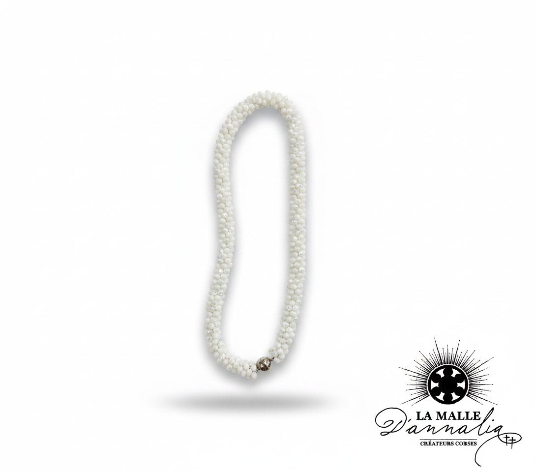 Collier ras de cou en cristal à facettes blanc avec fermoir argenté – La Malle d'Annalia
