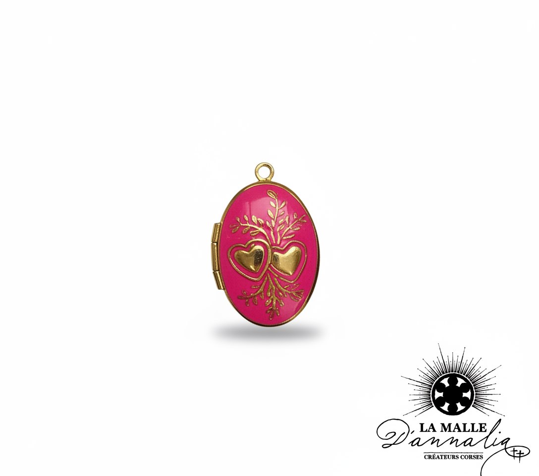 Médaillon ovale rose et or avec deux cœurs et motifs floraux gravés lamalledannalia