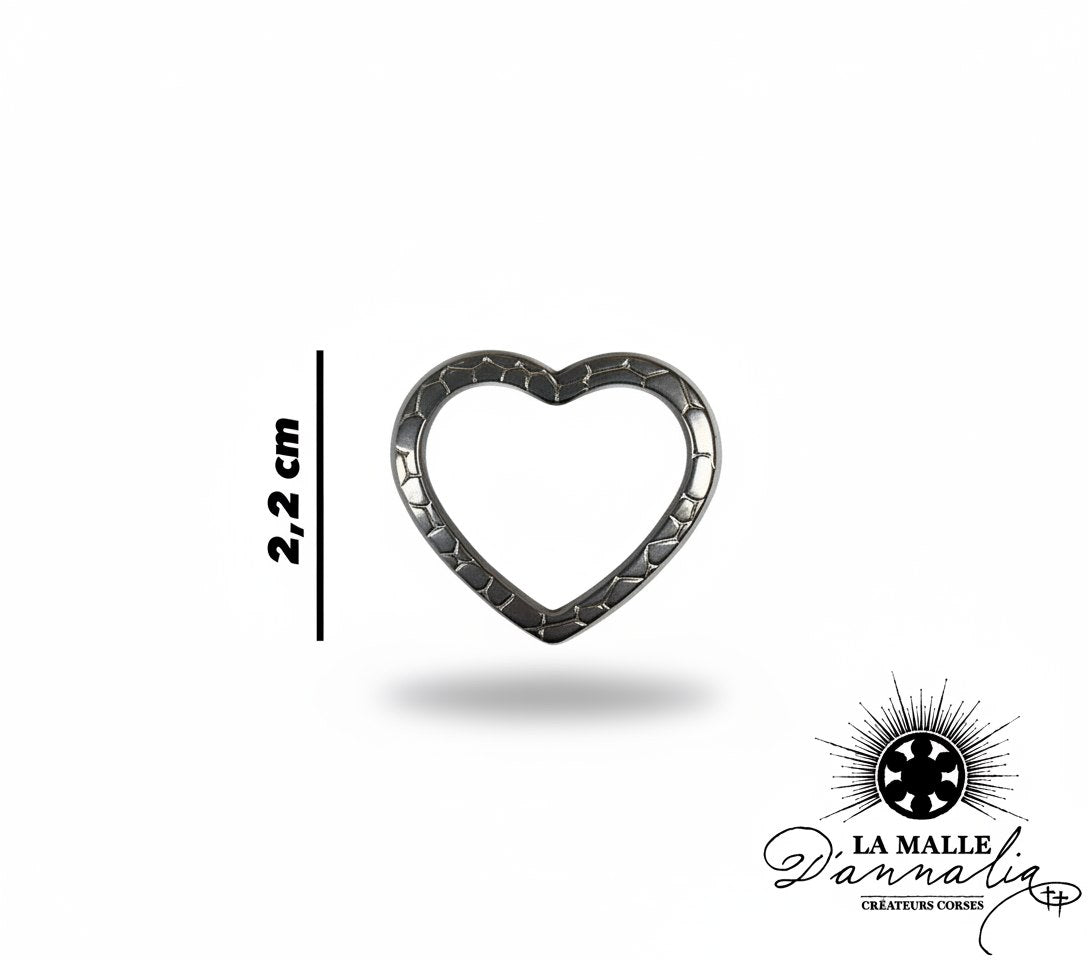 Pendentif cœur en métal argenté texturé effet écailles 2,2 cm pour bijoux lamalledannalia