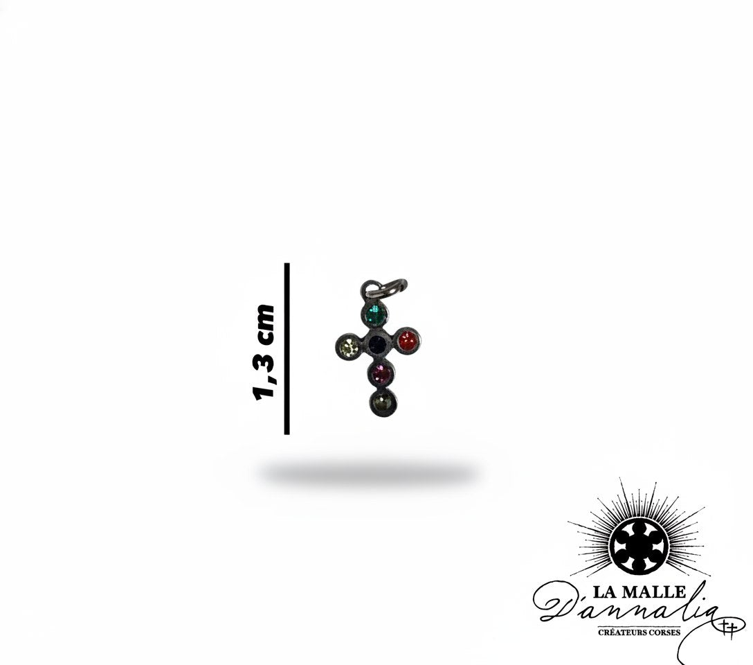 charm croix métal foncé cinq pierres multicolores bijou personnalisé La Malle d'Annalia Bastia