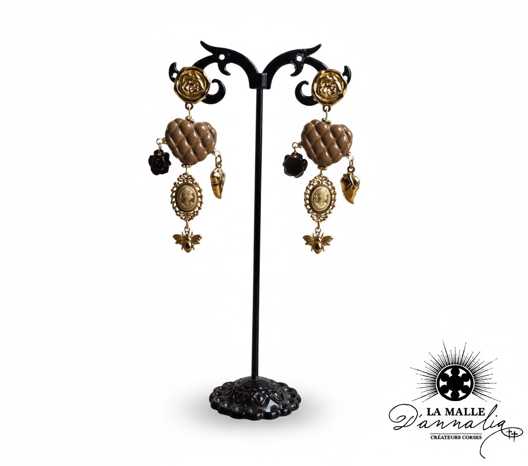 boucles-doreilles-pendantes-or-noir-coeur-matelasse-camee-rose-doree-abeille-feuille-baroque-vintage-la-malle-dannalia-coeur-metal-photo-produit-chocolat
