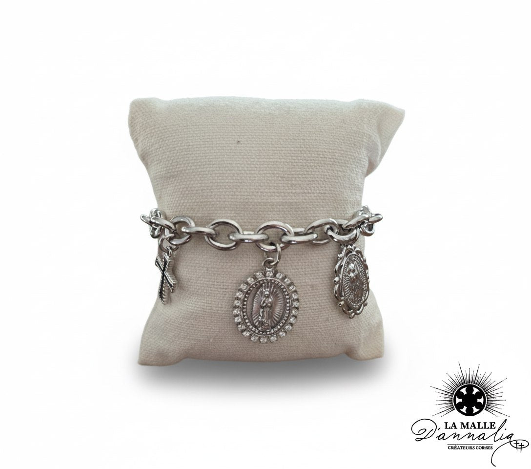 bracelet-chaine-argent-medaille-miraculeuse-croix-breloques-sur-coussin-la-malle-dannalia-bijoux-religieux.jpg