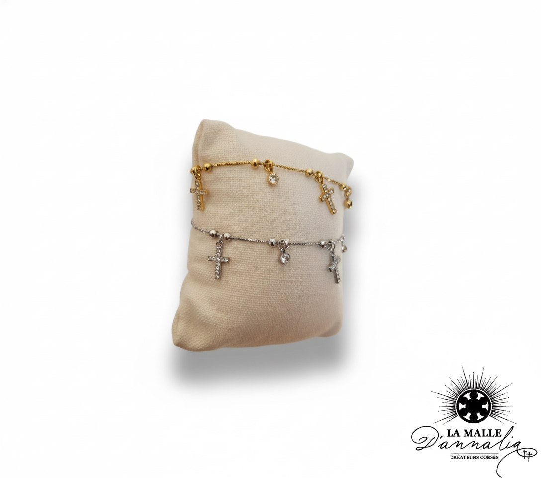 bracelets-chaines-fines-or-argent-fermoirs-mousquetons-coussin-presentation-bijoux-la-malle-dannalia