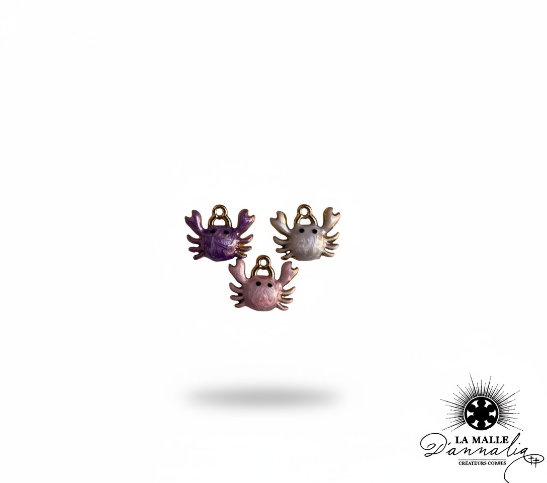 Charms émaillées en forme de crabe, couleurs violet, blanc et rose lamalledannalia