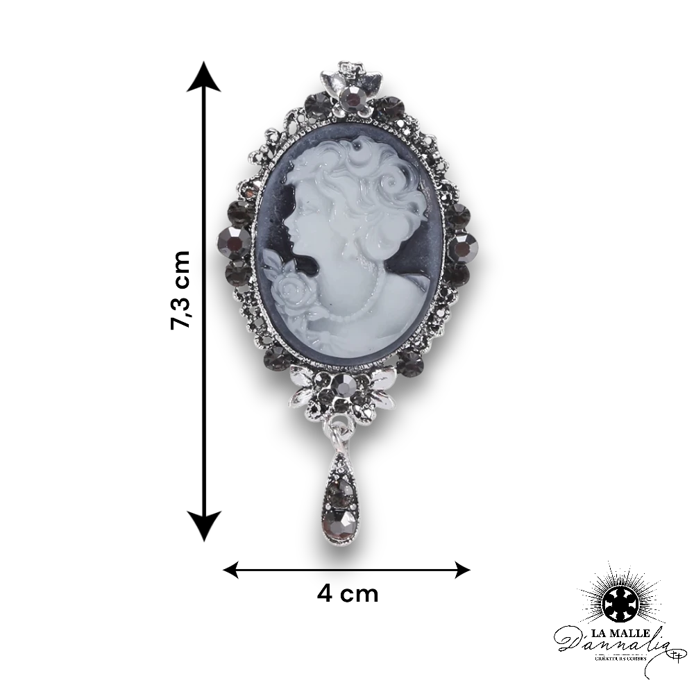 Broche camée strass : tenue élegante style bijou ancien