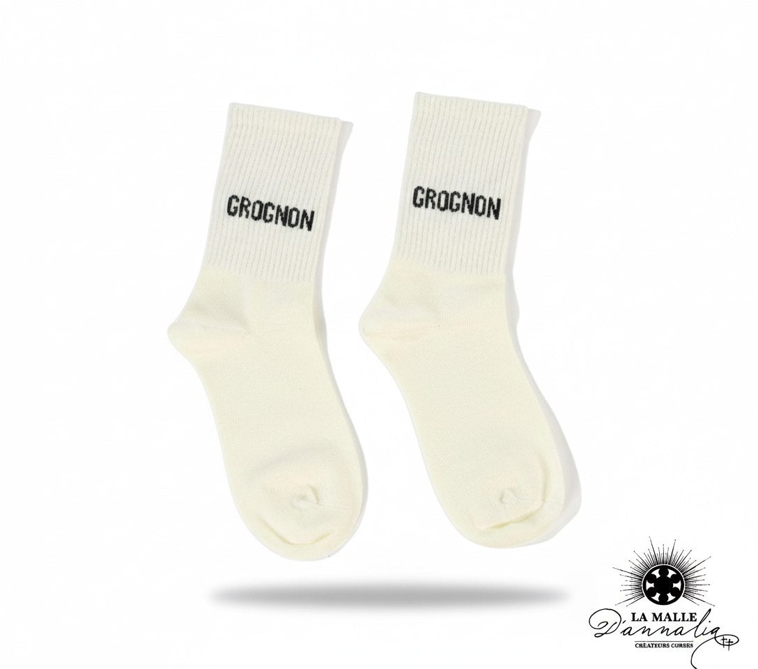 Chaussettes côtelées crème avec texte GROGNON noir lamalledannalia
