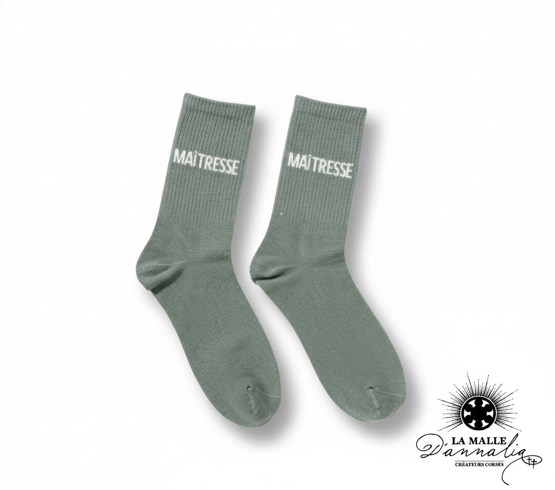 chaussettes-hautes-vert-sauge-maitresse-la-malle-d-annalia-createurs-corses