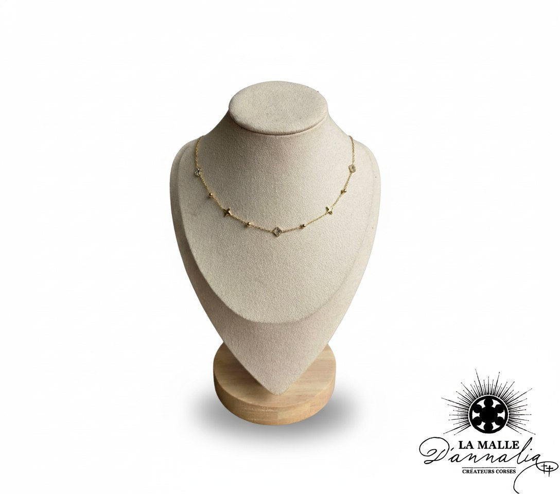collier-or-breloques-diamants-mannequin-buste-la-malle-dannalia