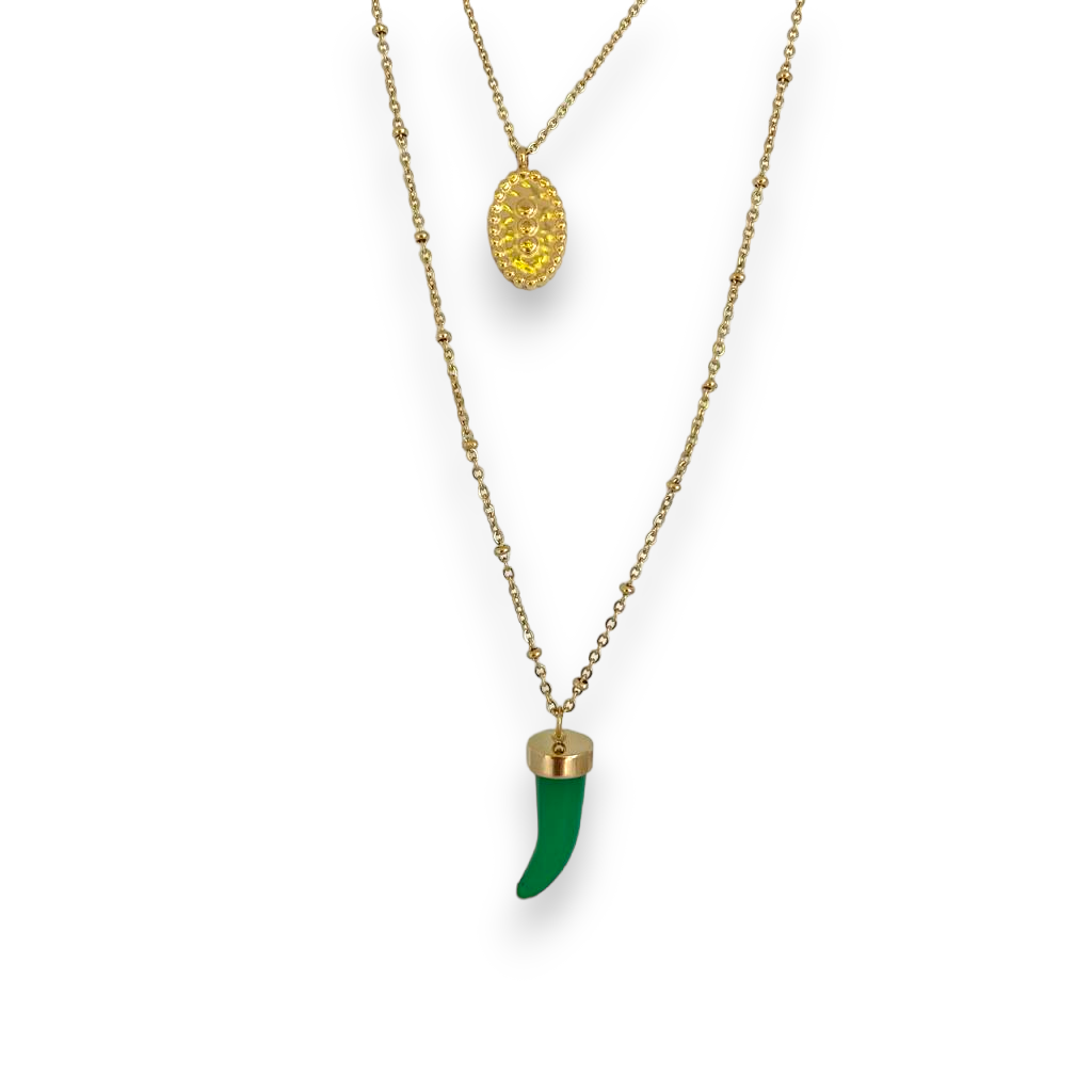 Collier multi rang et breloques dent de requin coloré