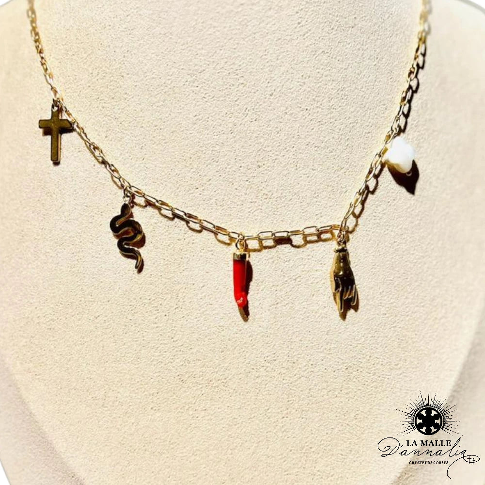 lamalledannalia-Collier-Acier-Inoxydable-Pampille-Breloques-main-corail-serpent-croix-trefflecorse