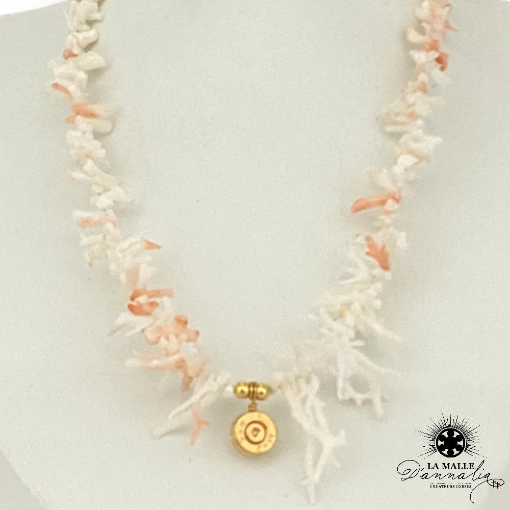 Collier en Corail Rose Branche avec sa breloque vierge croix douille