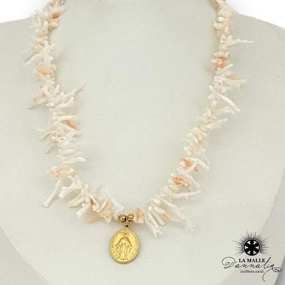 Collier en Corail Rose Branche avec sa breloque vierge croix douille