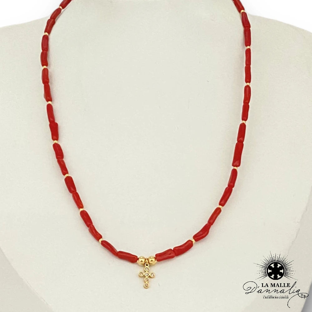 Collier en Corail Rouge Tube Allongé Rouge Sang et sa breloque au choix