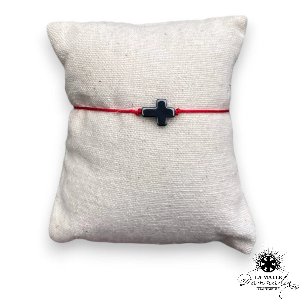 lamalledannalia-bijou-fil-rouge-croix-religieux-hematite-oeil