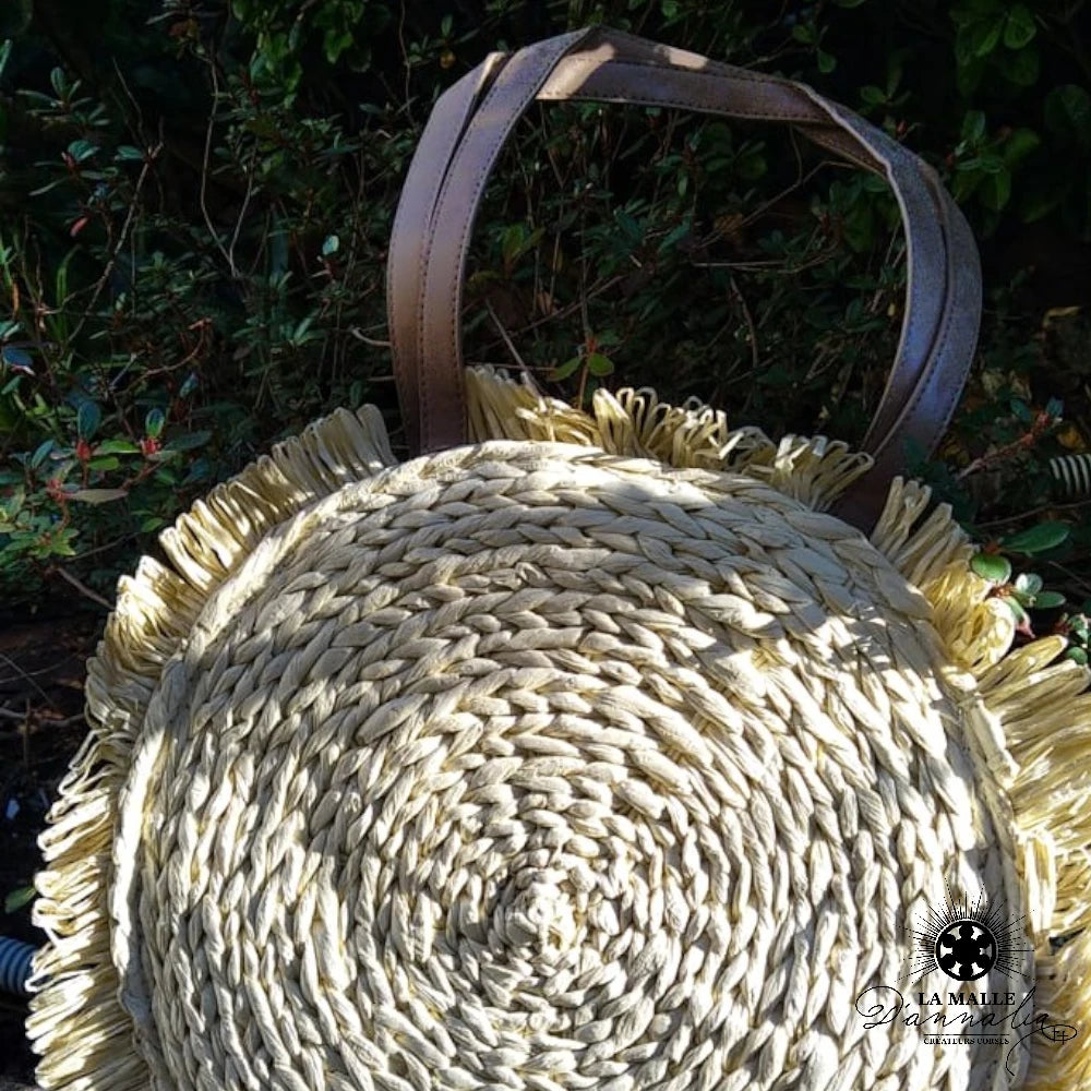 lamalledannalia-sac-rond-paille-cuir-plage-soleil