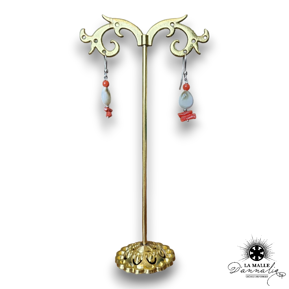 Boucles d'oreilles corail pendantes "Oeil de Sainte Lucie" : un talisman Corse