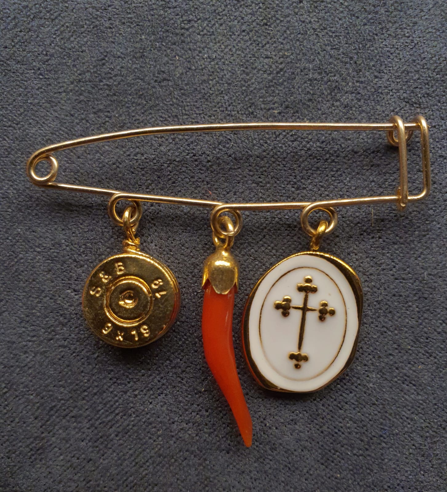 BONHEUR : Epingle corail et breloque