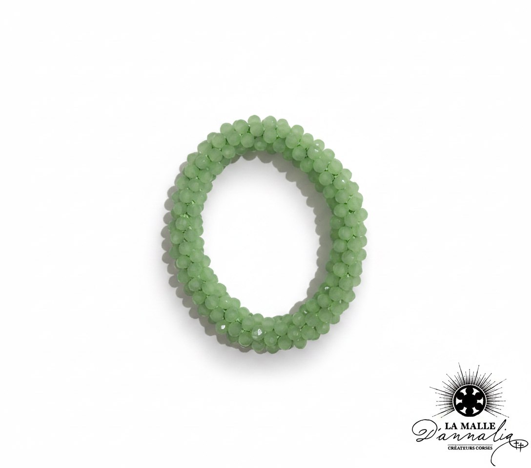 Bracelet volumineux composé de perles rondes pastel. lamalledannalia