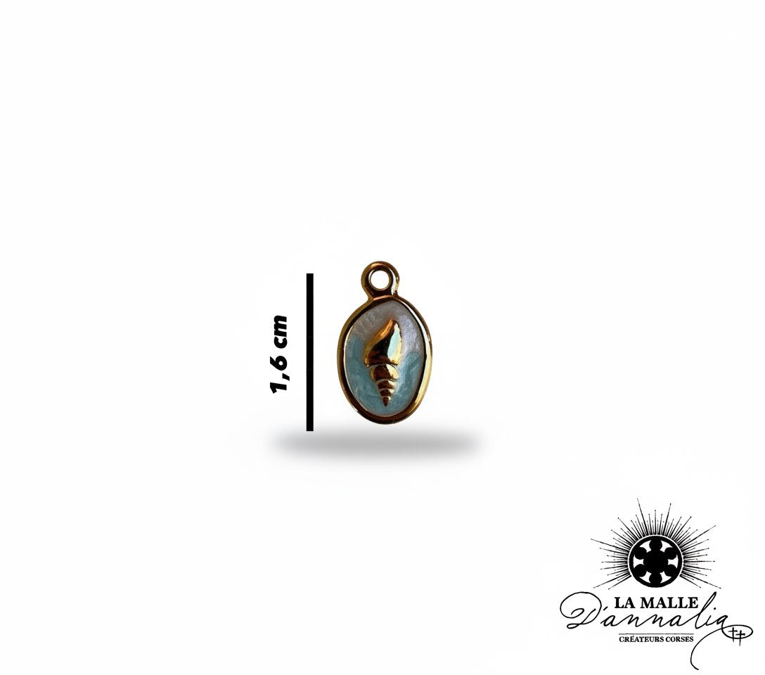 Breloque ovale dorée coquillage sur émail bleu, 1,6 cm lamalledannalia
