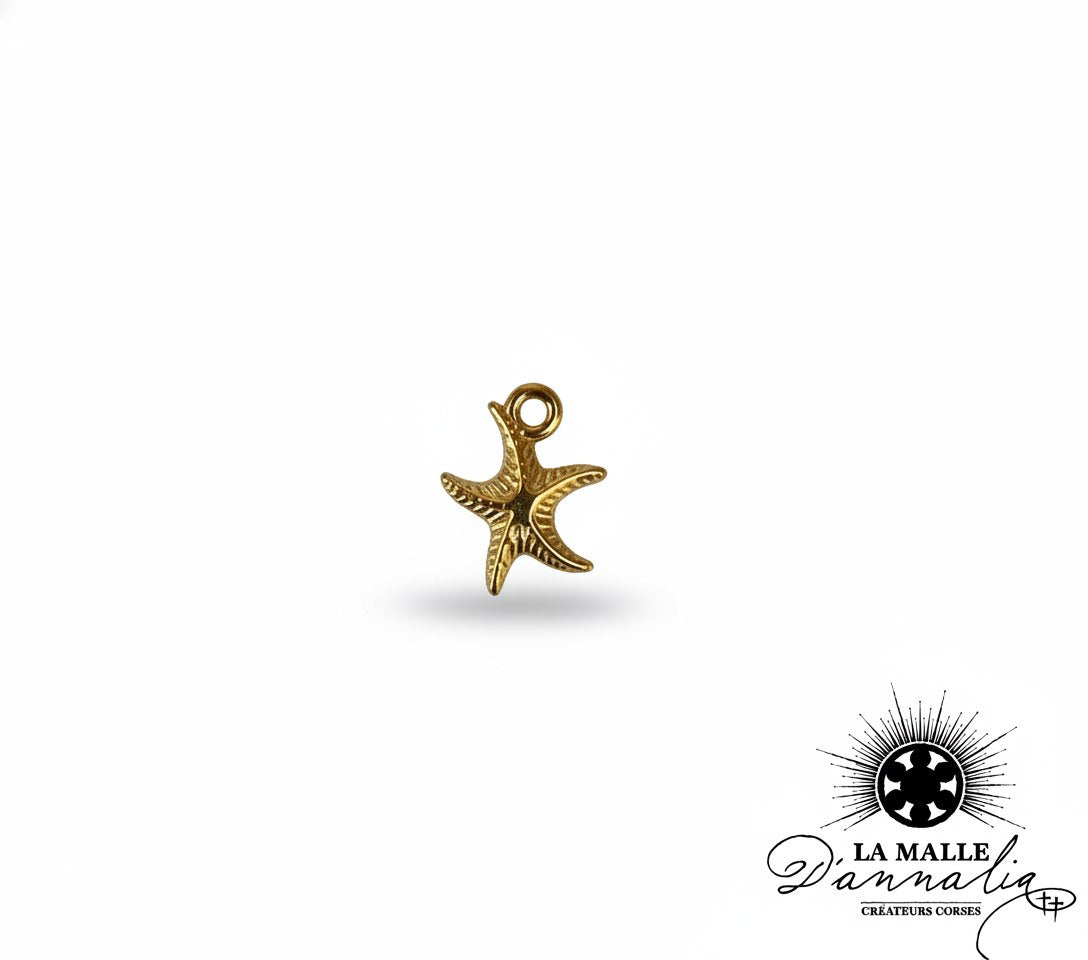 Pendentif breloque étoile de mer en métal doré texturé lamalledannalia