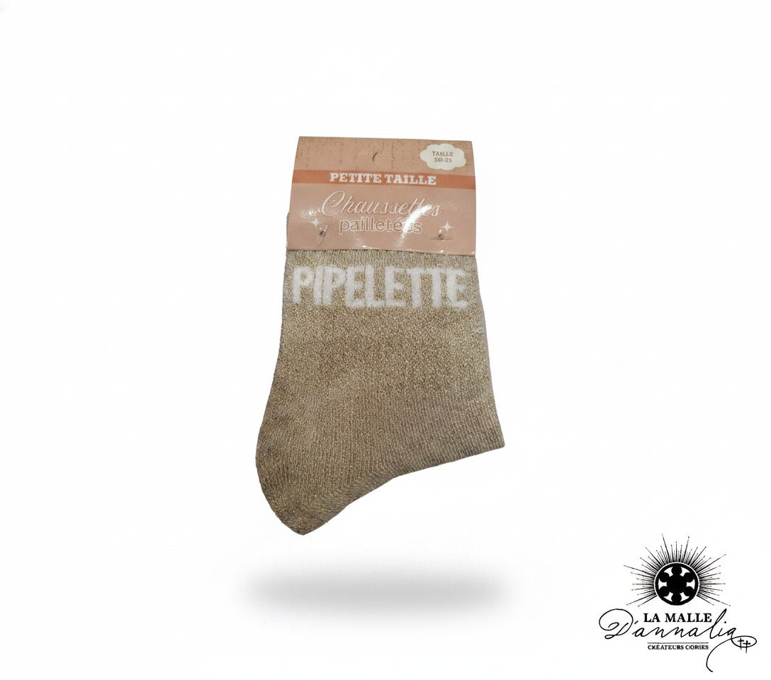 Chaussettes pailletées beiges avec message "PIPELETTE" en blanc lamalledannalia