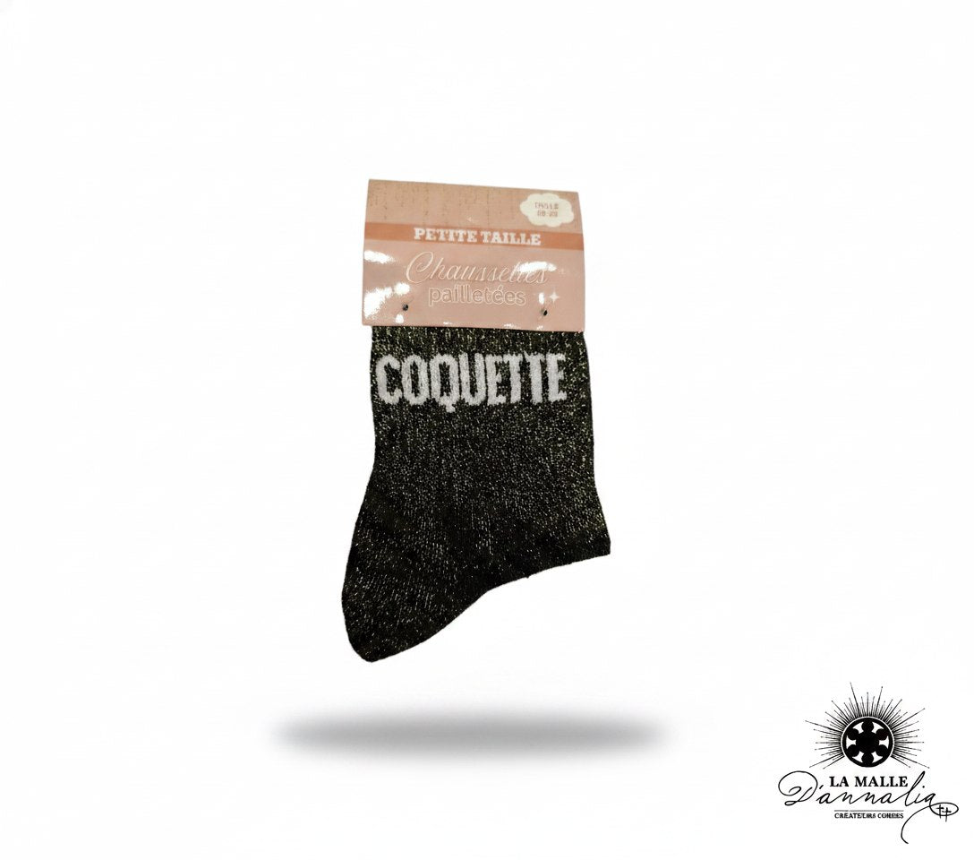 Chaussettes enfant noir brillant avec texte décoratif Coquette lamalledannalia