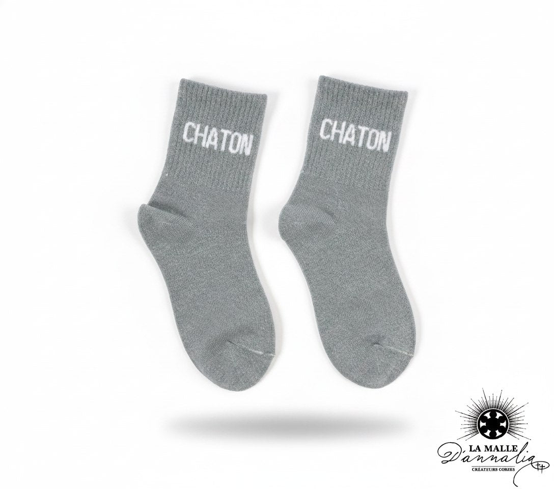 Chaussettes enfant grises à paillettes avec message CHÂTON, lamalledannalia