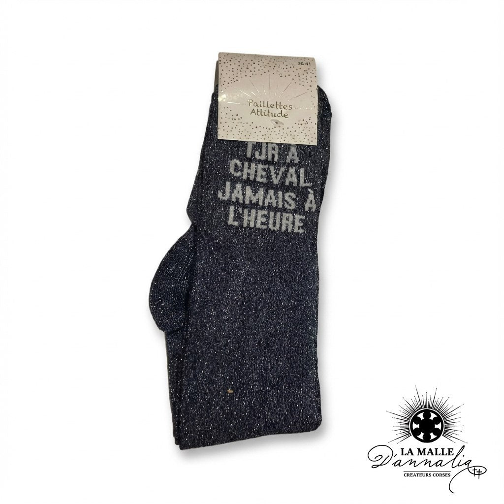 Chaussettes pailletées bleu foncé message humour français TJR A CHEVAL JAMAIS A L'HEURE lamalledannalia