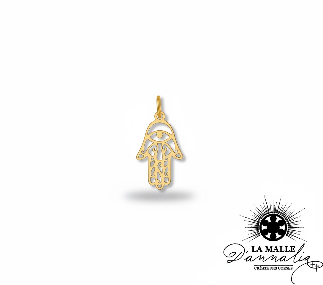 Pendentif Main de Fatma (Hamsa) doré, motif œil et détails ajourés lamalledannalia