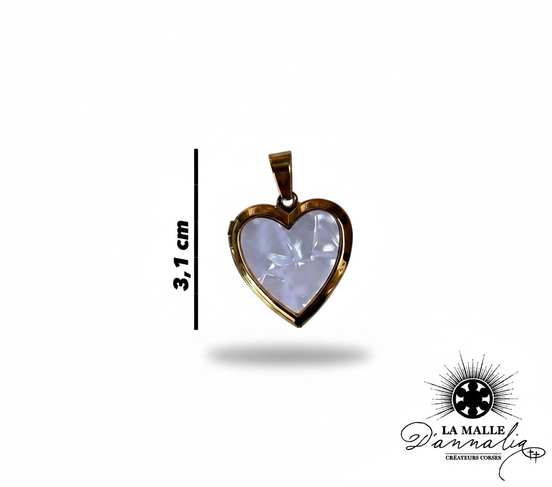 Pendentif médaillon cœur doré et nacre blanche 3,1 cm lamalledannalia