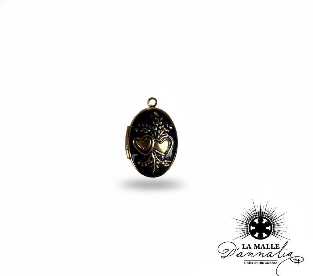 Pendentif médaillon ovale noir avec deux cœurs dorés et motifs floraux lamalledannalia
