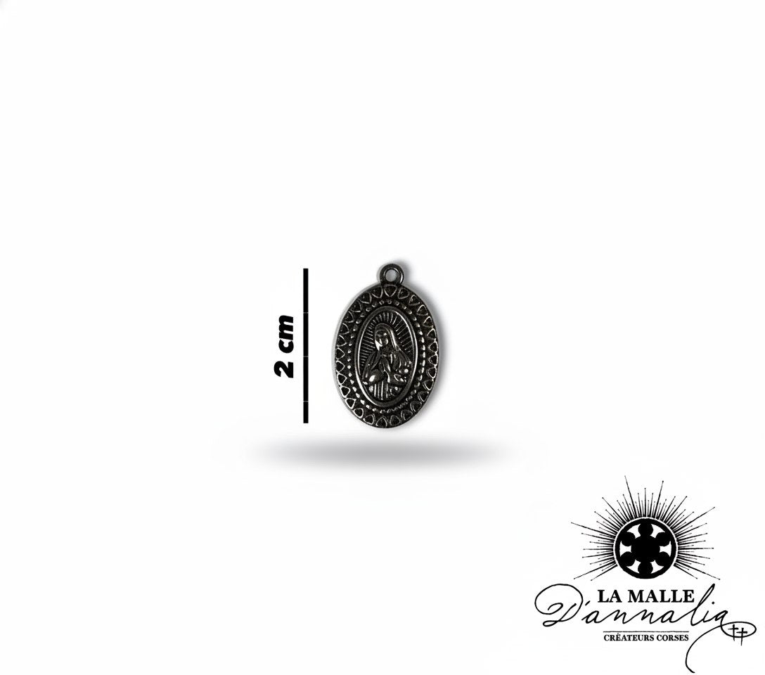 charm médaille Vierge Marie ovale argentée bordure cœurs 2cm bijou personnalisé La Malle d'Annalia