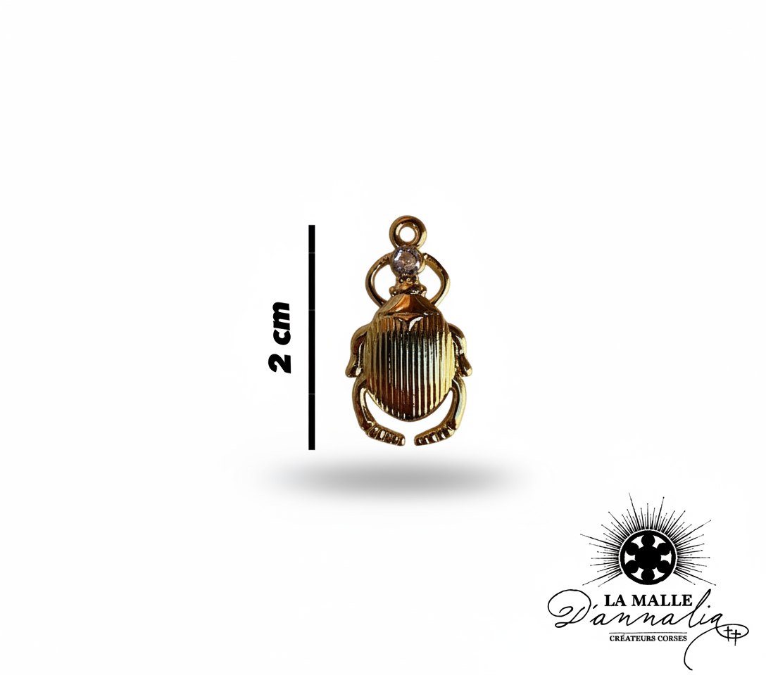 Pendentif breloque scarabée doré strié avec strass pour création bijoux. lamalledannalia