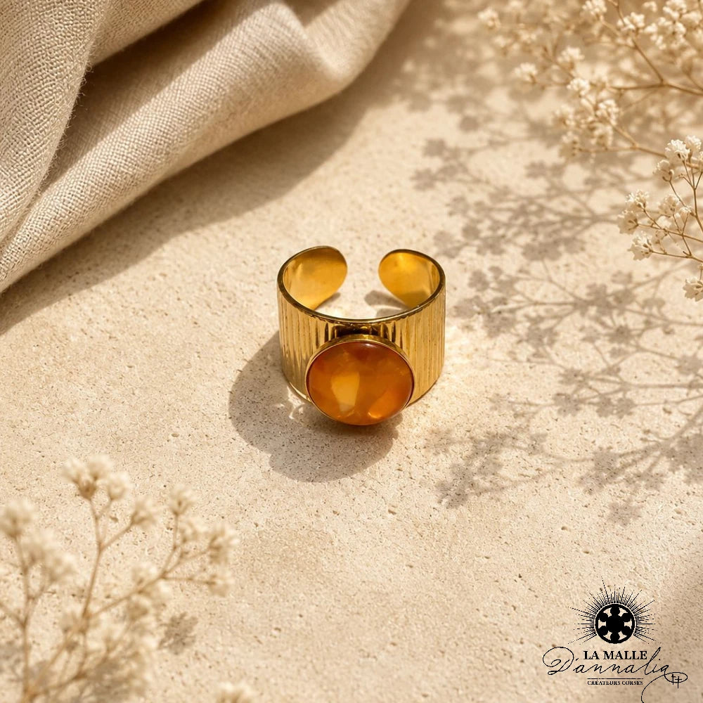 Bague dorée pierre ambre orange affiche — La Malle d'Annalia Bastia