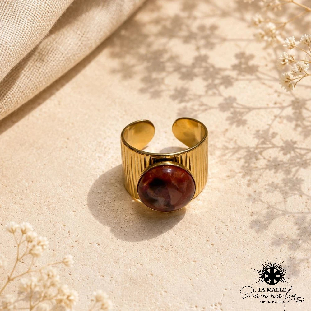 Bague dorée pierre rouge affiche — La Malle d'Annalia