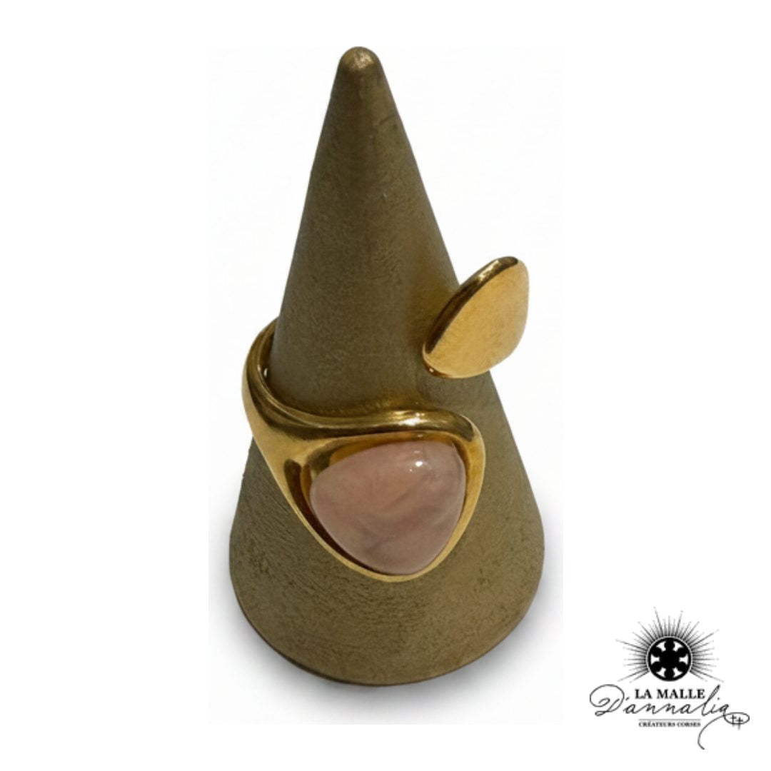 Bague dorée asymétrique rose ajustable — La Malle d'Annalia Bastia