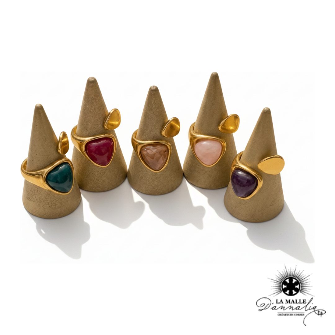 Bague dorée asymétrique pierre marbrée — La Malle d'Annalia Bastia