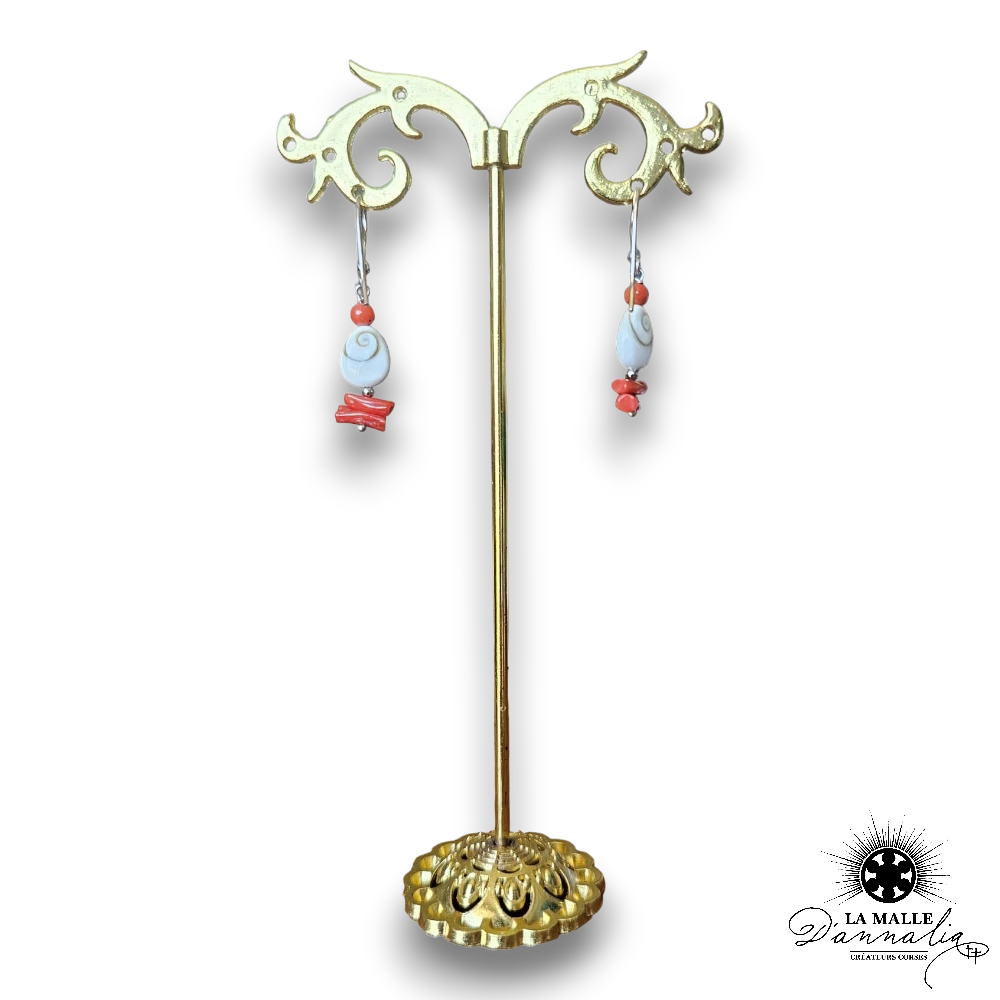 Boucles d'oreilles corail pendantes "Oeil de Sainte Lucie" : un talisman Corse