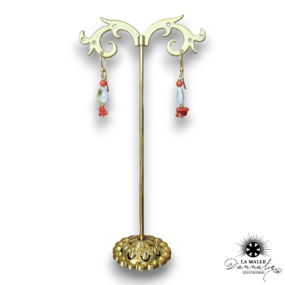 Boucles d'oreilles corail pendantes "Oeil de Sainte Lucie" : un talisman Corse