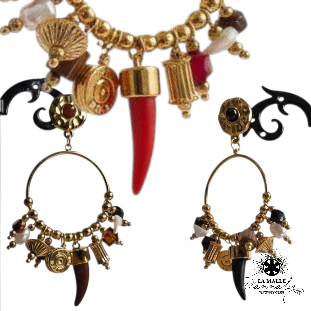boucles-oreilles-creoles-or-breloques-corail-rouge-perles-la-malle-annalia-corse