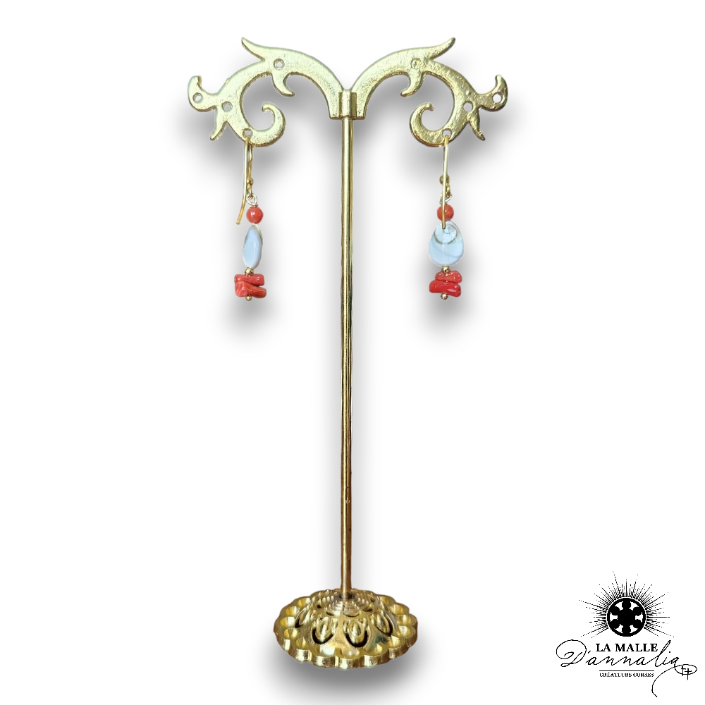 Boucles d'oreilles corail pendantes "Oeil de Sainte Lucie" : un talisman Corse