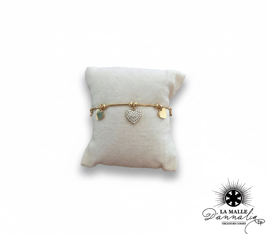 bracelet-dore-coeurs-strass-coussin-blanc-la-malle-dannalia